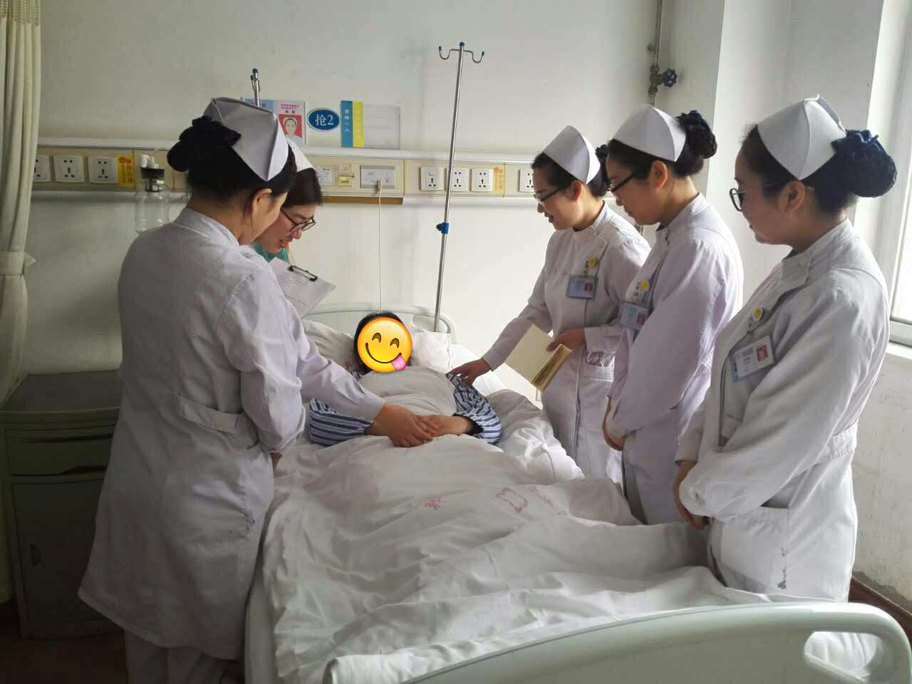 床头交接班,一丝不苟
