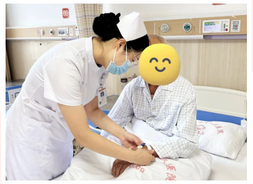 听到出院的消息，他说“让我为你们唱首歌……”