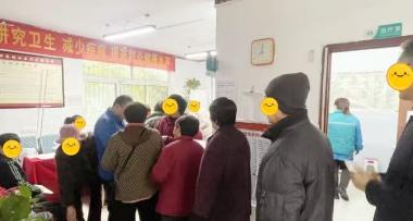 他们笑着说：“这活动，真是暖到了心坎儿里！”