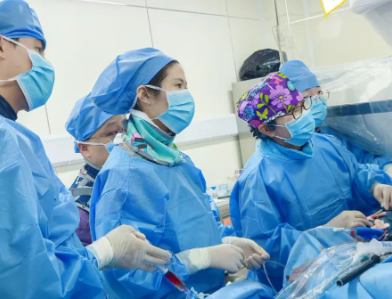 精准脉冲护心脉，微创消融解顽疾——我院完成高难度心脏脉冲消融一站式手术