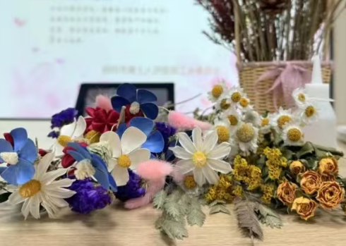 指尖生花，治愈时光！医护巧手制作永生花